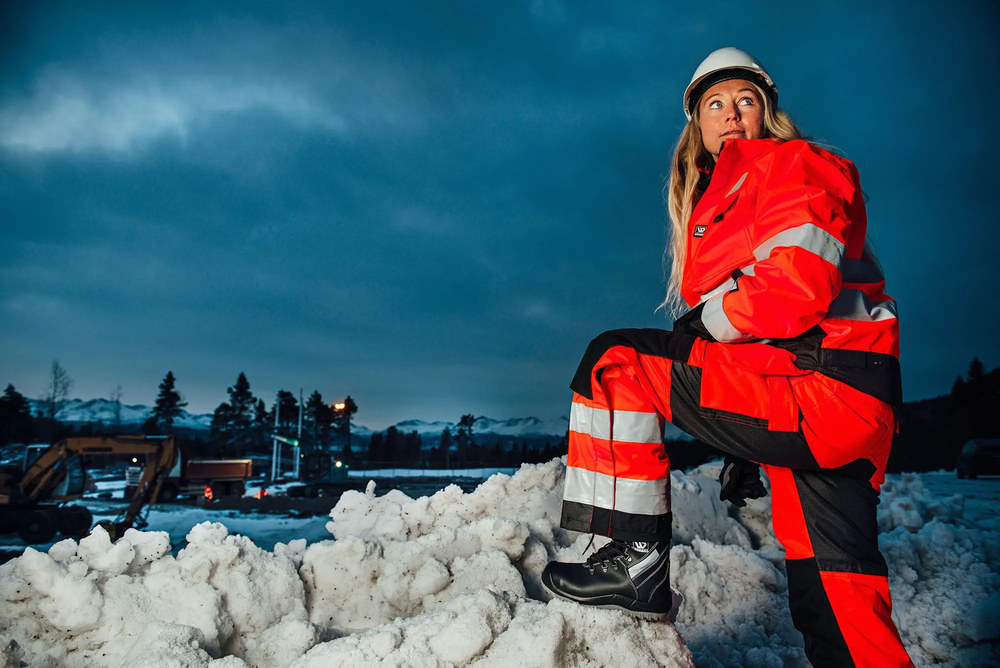 Зимовий одяг для працівників швидкої допомоги: тепло, комфорт і безпека